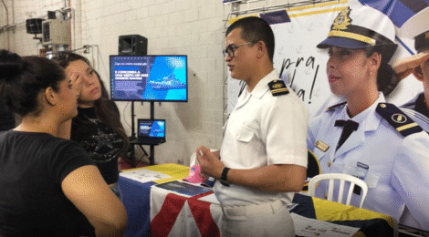 Marinha do Brasil inspira jovens em feira de empregabilidade e apresenta oportunidades da carreira naval em Santos