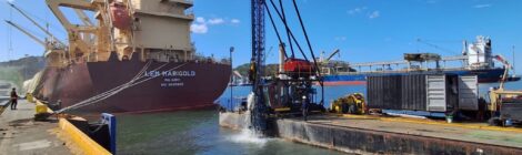 Derrocagem de rocha submersa é reiniciada no Porto de São Francisco do Sul