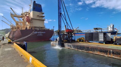 Derrocagem de rocha submersa é reiniciada no Porto de São Francisco do Sul