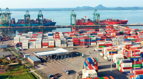 Taxa de fretes para transporte de contêineres fecha 2025 em alta