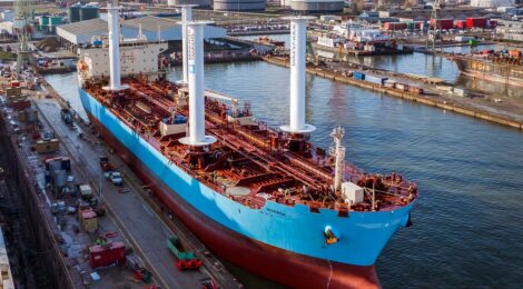 Velas de sucção de ar são instaladas em navio da Maersk Tankers