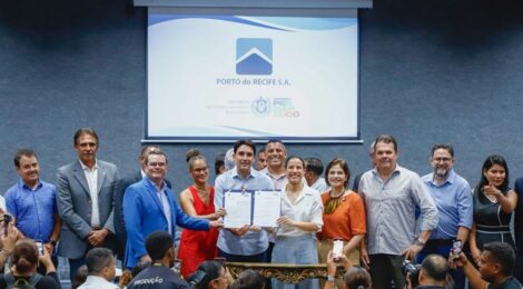 Ministério de Portos e Aeroportos assina contrato de dragagem do Porto do Recife, que passará a receber navios maiores