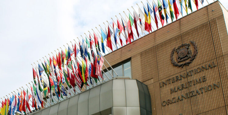 IMO cobra esforços para retirada de 20 mil marinheiros e navios retidos em Ormuz