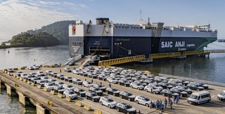 Paranaguá recebe mais de 5 mil carros em única operação