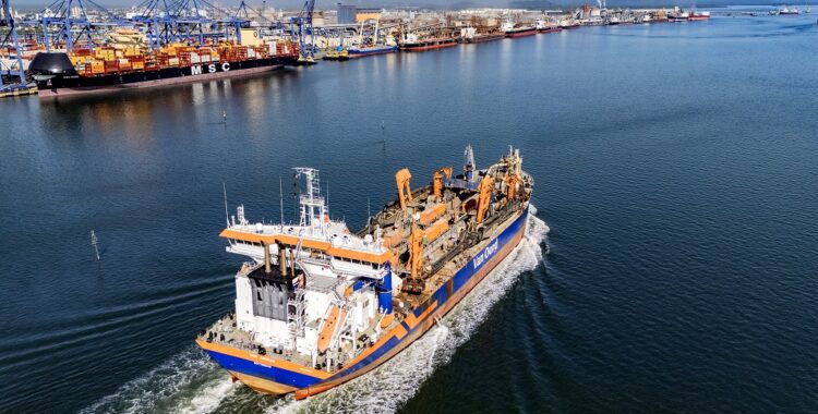 Dragagem de manutenção do Canal de Paranaguá vai até final de junho