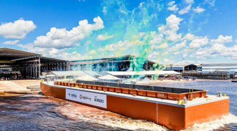Juruá lança barcaça para transporte de minério da Lhg Mining