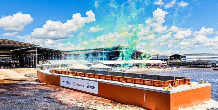 Juruá lança barcaça para transporte de minério da Lhg Mining