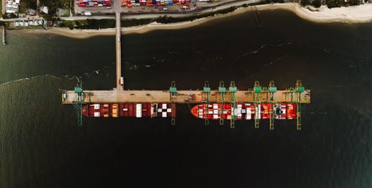 Porto Itapoá lidera em cabotagem no Sul do Brasil e contribui para evitar a emissão de até 259 mil toneladas de CO₂