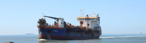 Draga 'Utrecht' chega a Itajaí para serviços complementares