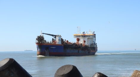 Draga 'Utrecht' chega a Itajaí para serviços complementares