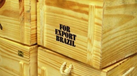 Nova rodada de tarifas dos EUA reduz relevância da rota Brasil–EUA e acenda alerta nos portos brasileiros