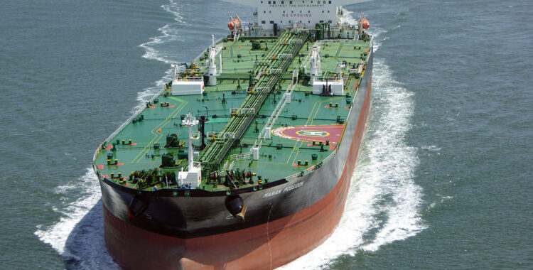 Contratação de navios-tanque atinge recorde e reforça pressão sobre estaleiros e fretes globais