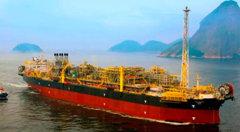 FPSO da Modec chega ao pátio de reciclagem após concluir missão no Brasil