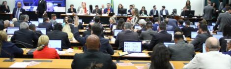 Comissão aprova o fim da escala 6x1 e a redução da jornada de 44 para 40 horas semanais