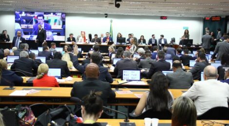 Comissão aprova o fim da escala 6x1 e a redução da jornada de 44 para 40 horas semanais