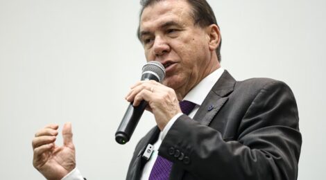 Votação do fim da escala 6x1 deve ficar para depois das eleições, admite ministro do Trabalho