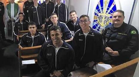 Futuros oficiais da Marinha participam de comissão de instrução a bordo do NAM Atlântico