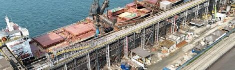 CLI inicia operações de novo shiploader no Porto de Santos