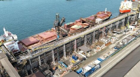 CLI inicia operações de novo shiploader no Porto de Santos