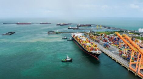 Suape inicia estudos para fornecer energia renovável a navios atracados