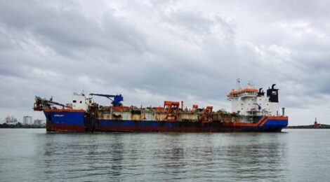 Draga Utrecht retorna ao Porto de Itajaí e retoma dragagem do canal de acesso