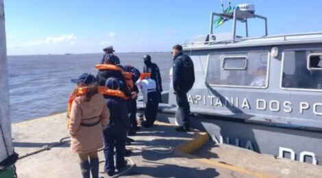 Marinha mostra a escoteiros como faróis protegem a navegação